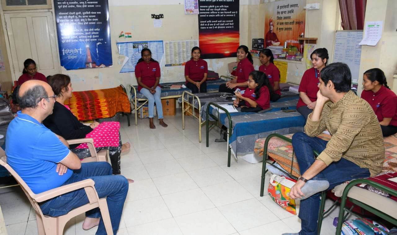 Bajaj Finserv’s CSR head Mr. Ajayji Sathe, and CSR officer Mr. Amanprit Kaur, recently visited Deeptambh Manobal’s Jalgaon project.
